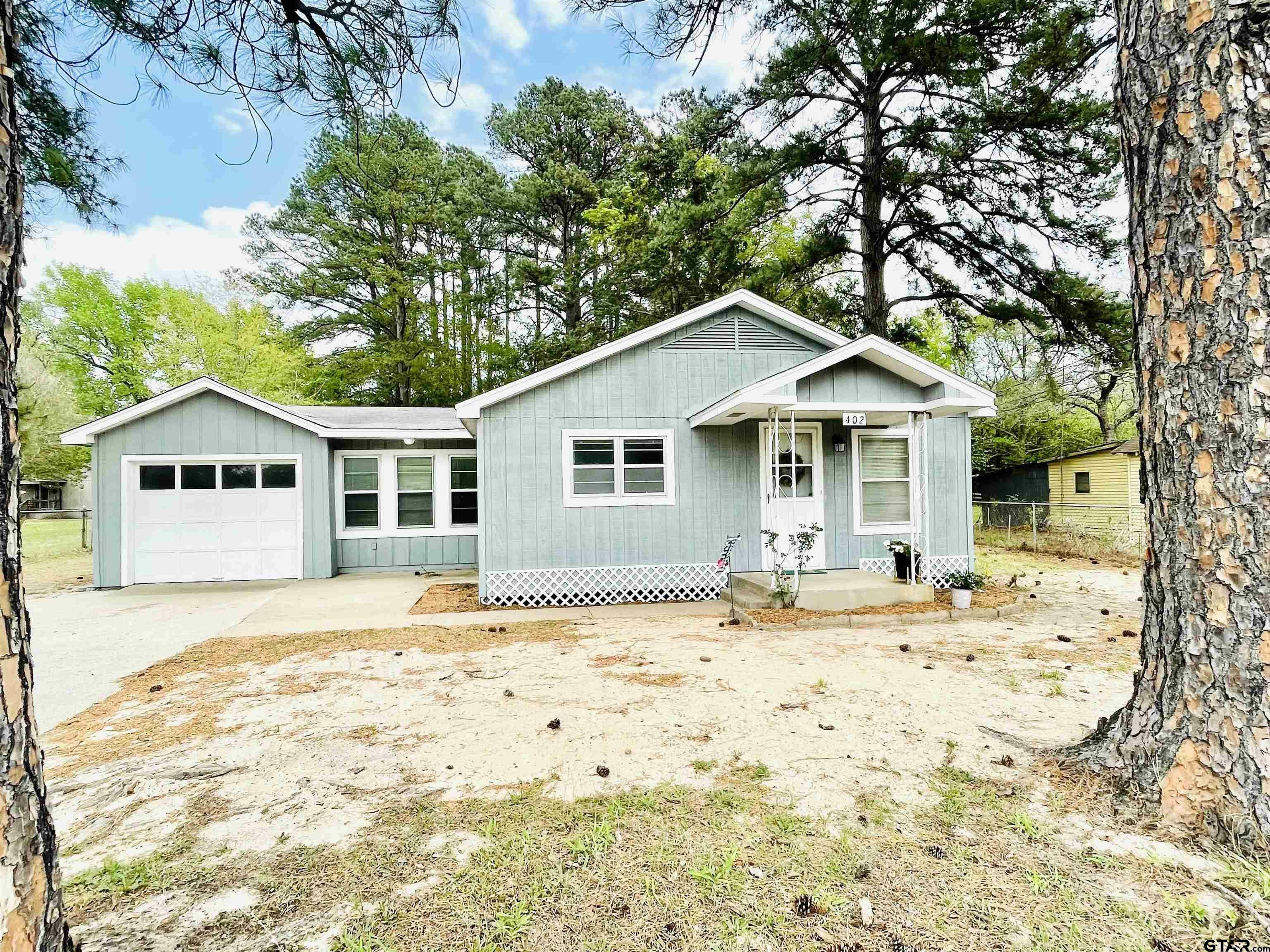 Property Photo:  402 N Beaulah  TX 75765 