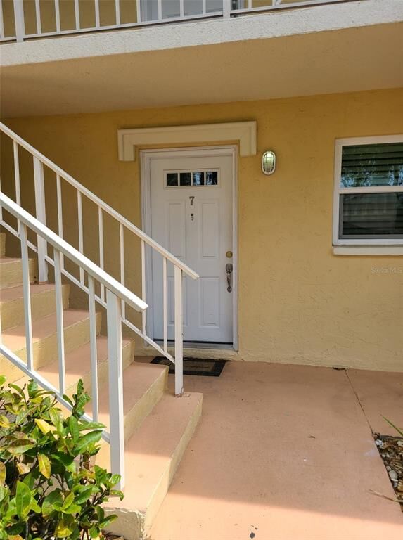 Property Photo: 906 La Costa Circle 7 FL 34237