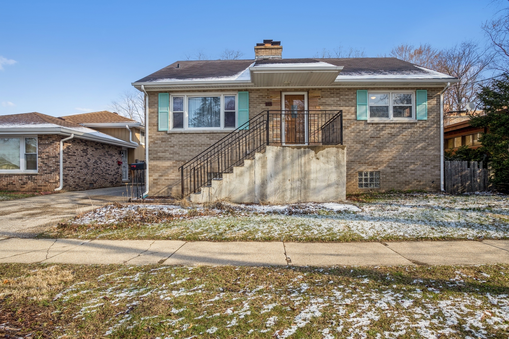 Property Photo:  44 E Washington Street  IL 60067 