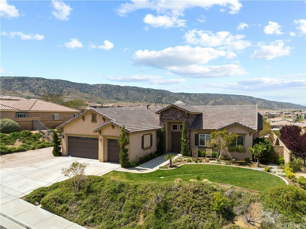 Property Photo:  41707 Zinfandel Drive  CA 93551 