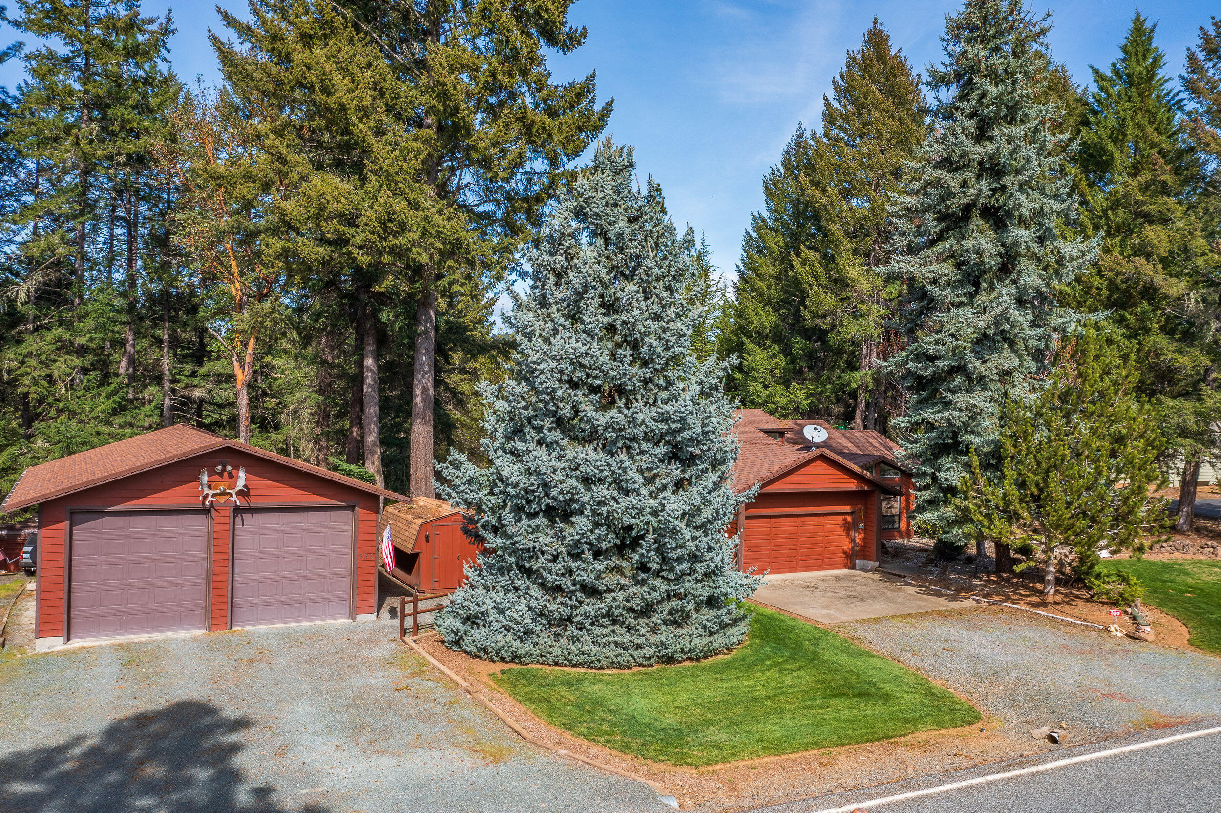 Property Photo: 330 Becklin Drive OR 97532