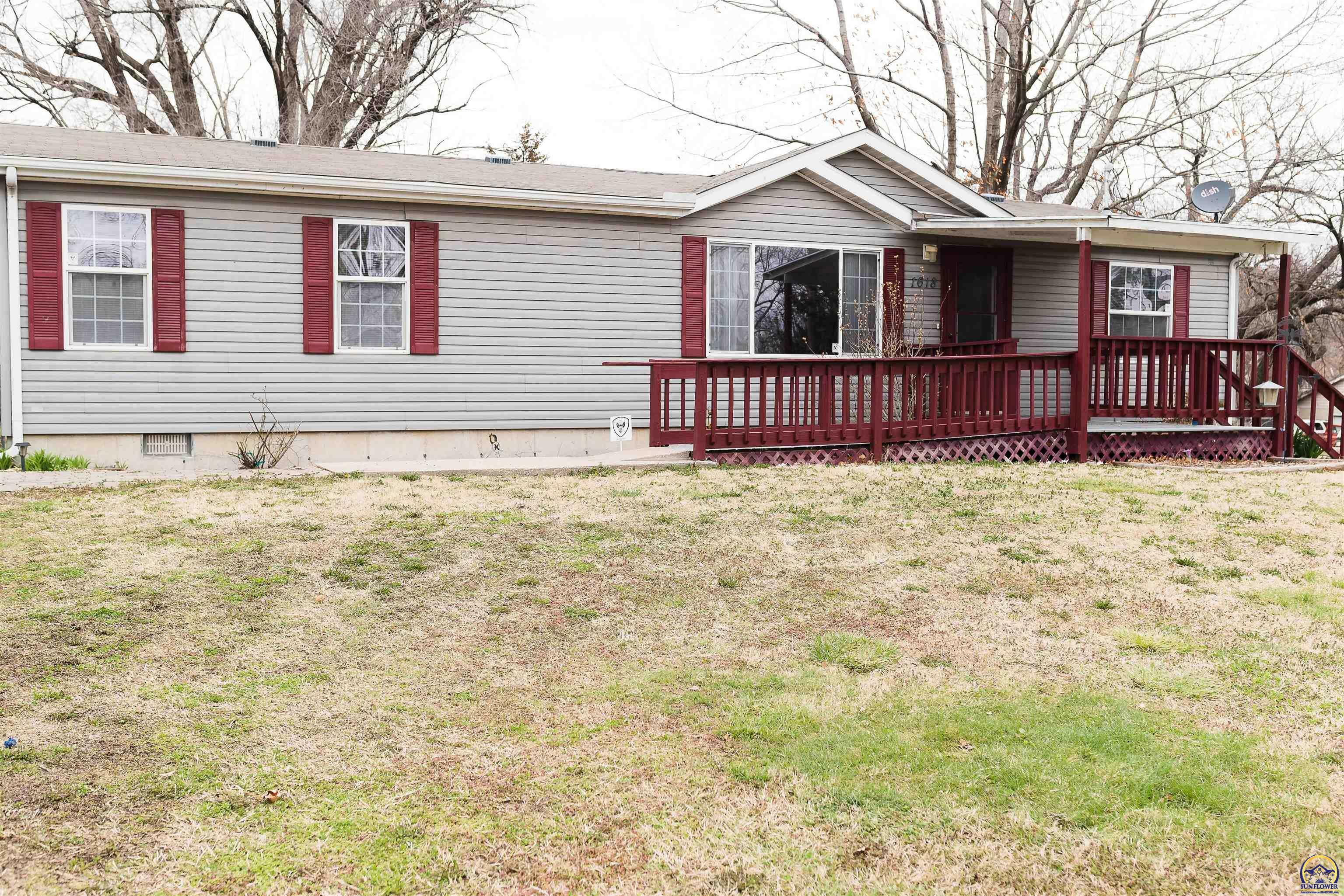 Property Photo:  1618 SE 32nd St  KS 66605 