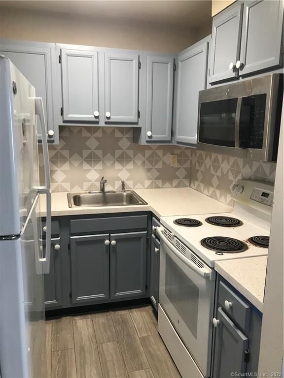 Property Photo:  31 Stuart Avenue 5  CT 06850 