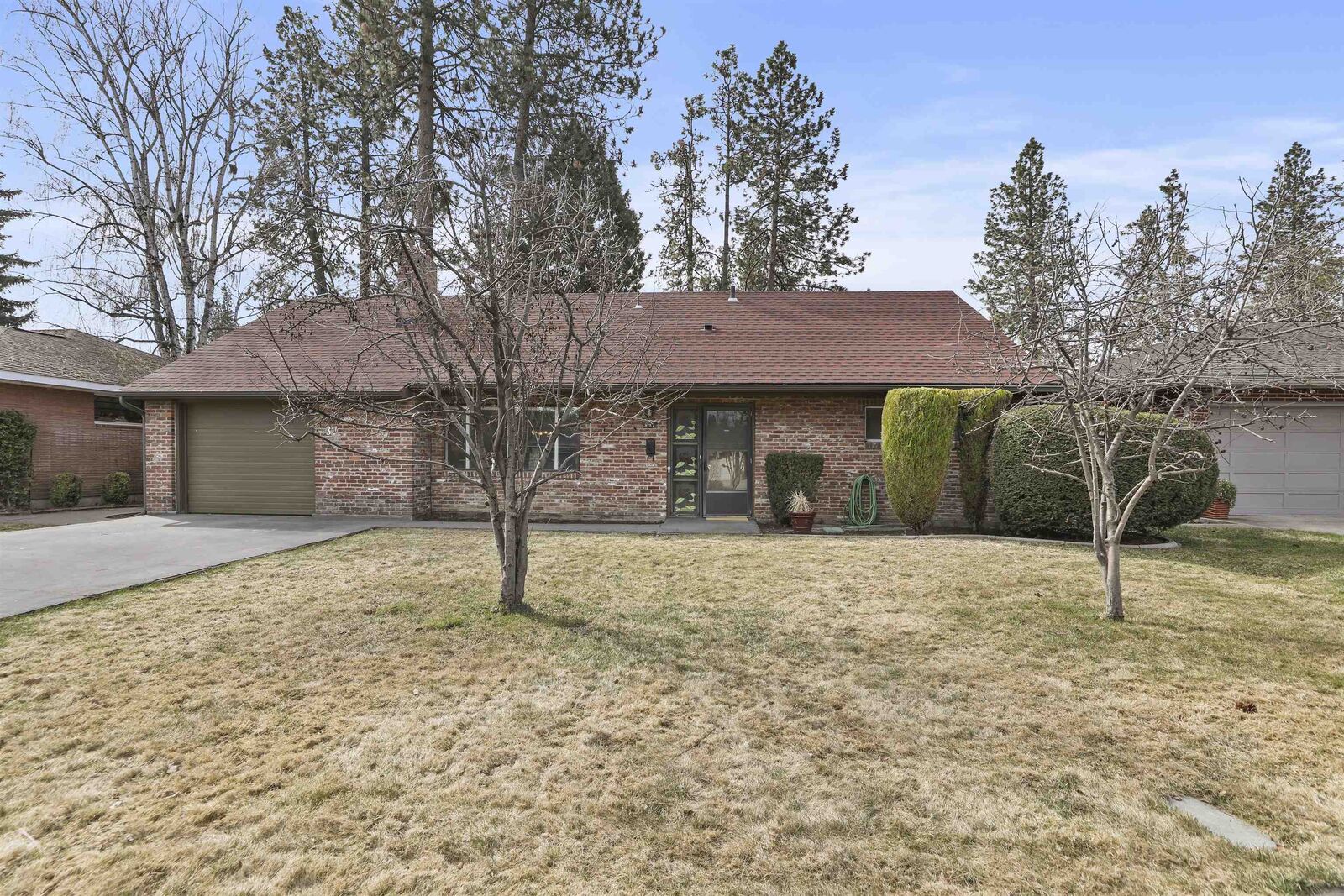 Property Photo:  37 W 39th Ave  WA 99203 