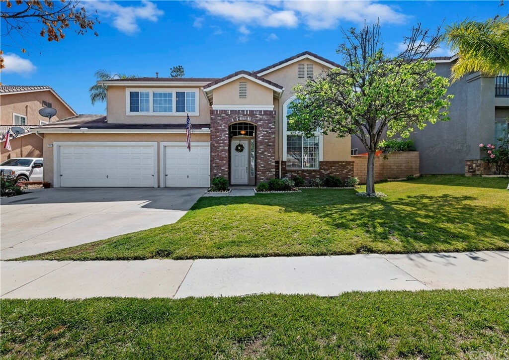 Property Photo:  1166 Merlin Lane  CA 92881 