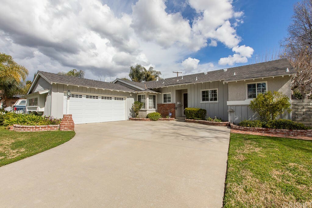 Property Photo:  9204 Monogram Avenue  CA 91343 