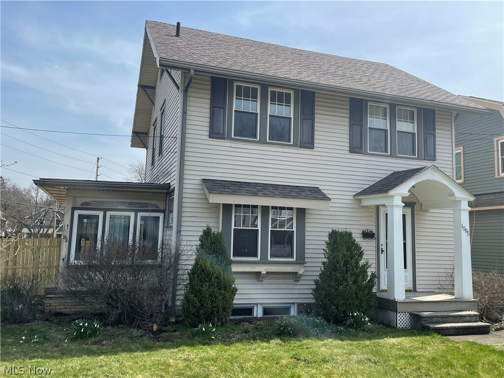 Property Photo:  1095 Oakland Avenue  OH 44310 