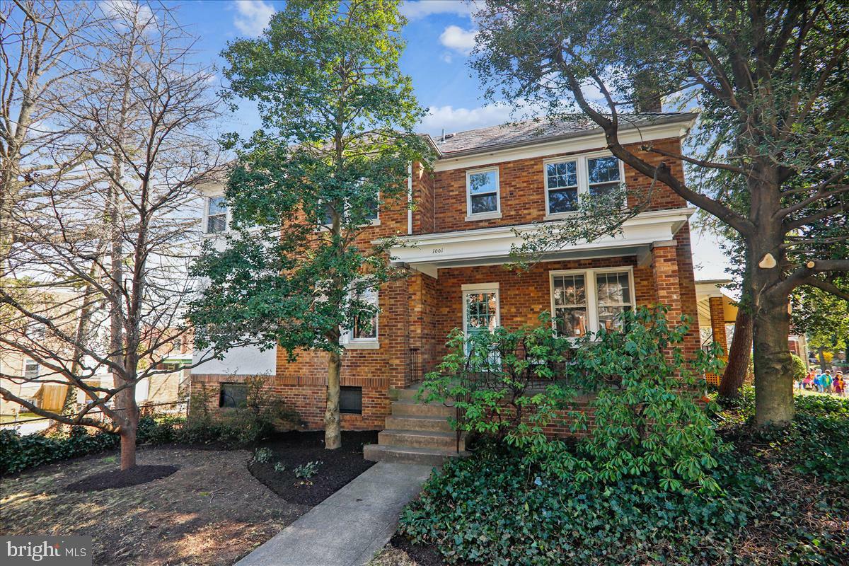 Property Photo:  1001 Upshur Street NE  DC 20017 
