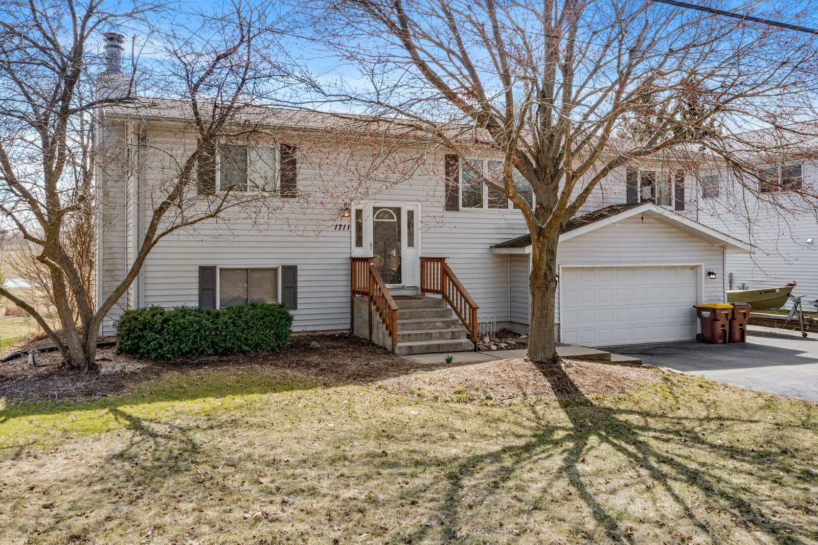Property Photo:  1711 South Street  IL 60014 