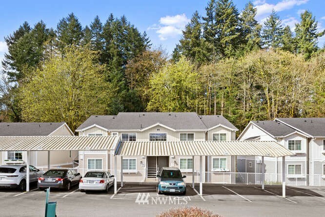 Property Photo:  805 Harrington Place SE 1143  WA 98058 