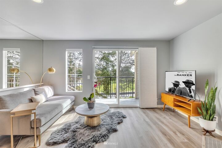 Property Photo:  8512  242nd Street SW 7  WA 98026 