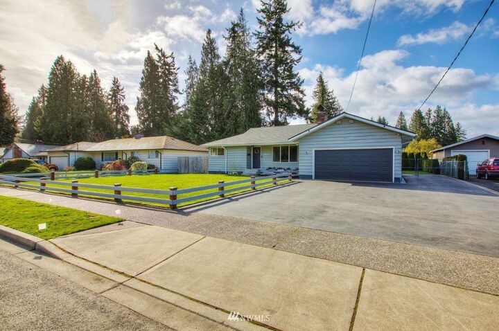 Property Photo:  1410 24th Street SE  WA 98002 