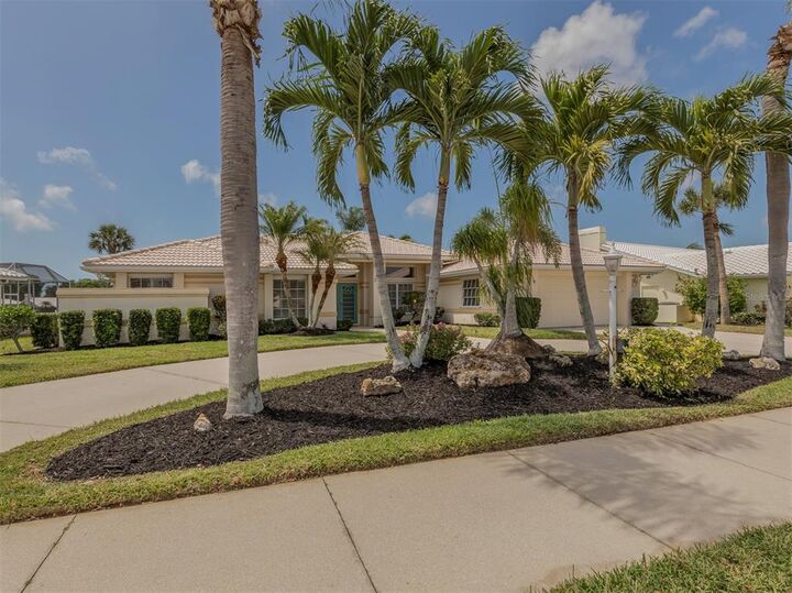 Property Photo: 1437 Gleneagles Drive FL 34292