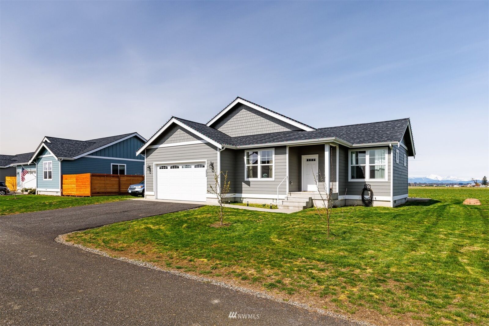 Property Photo:  202 Regent Court  WA 98276 