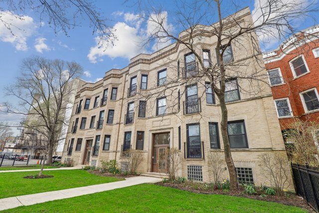 Property Photo:  4749 N Magnolia Avenue 1  IL 60640 