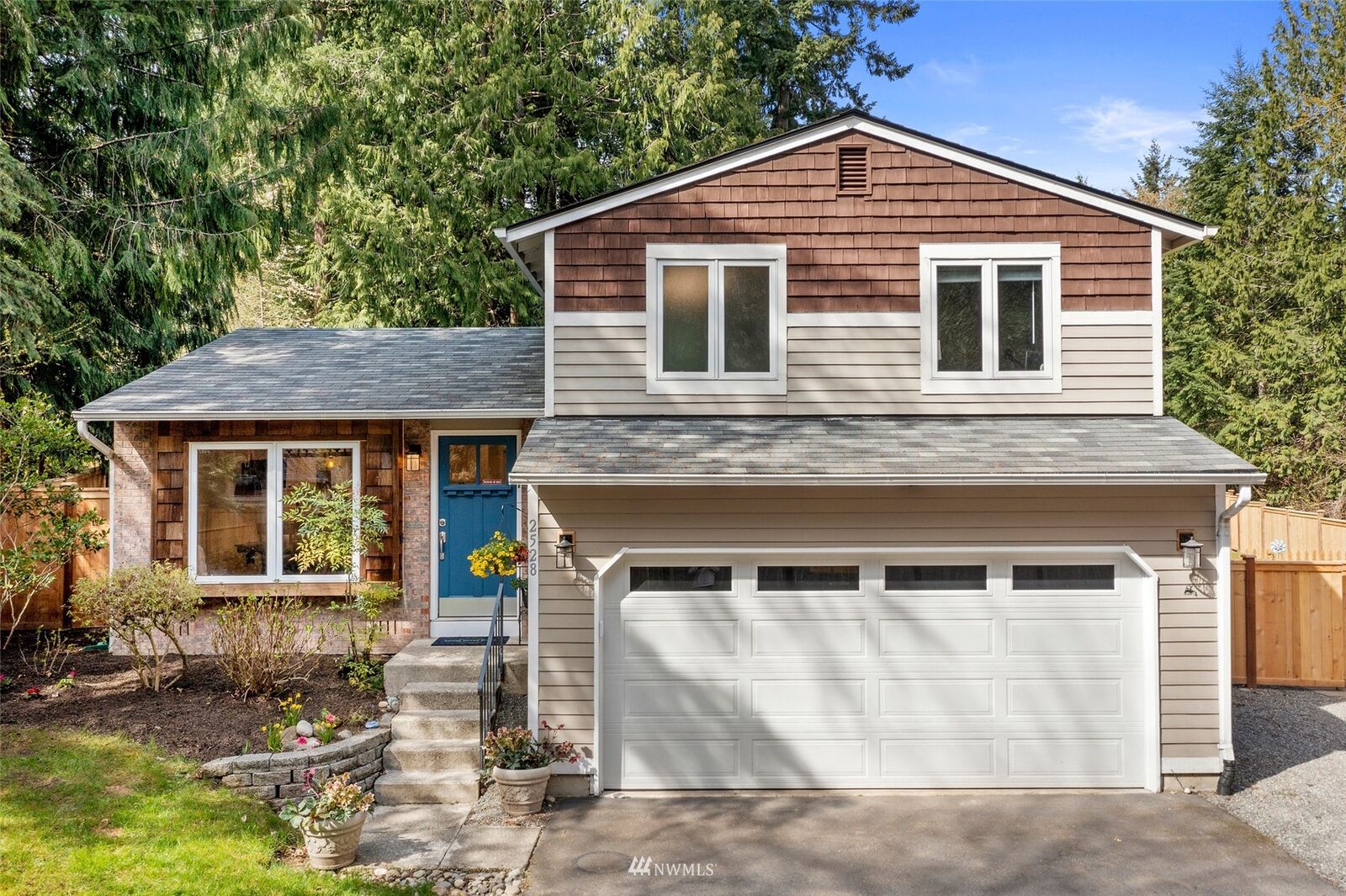 Property Photo:  2528 231st Avenue NE  WA 98074 