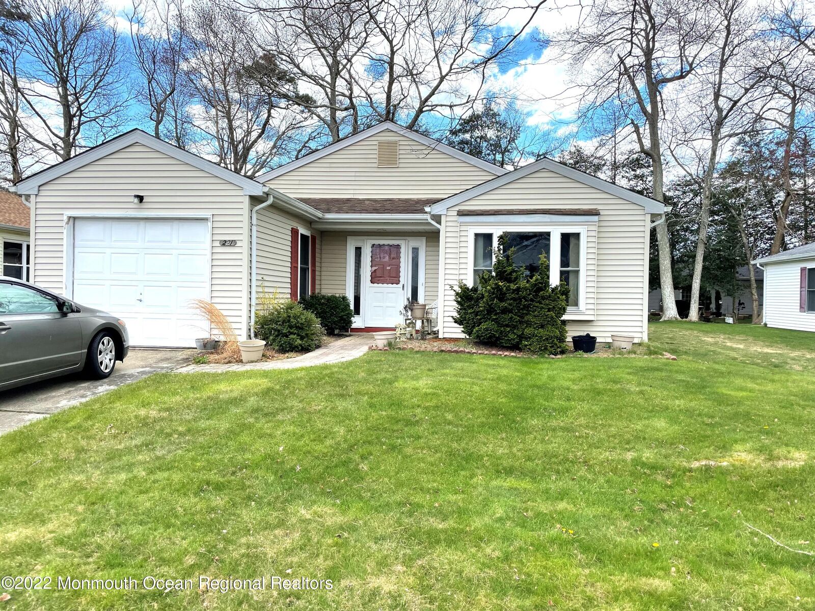 Property Photo:  221 Lantern Place  NJ 08087 