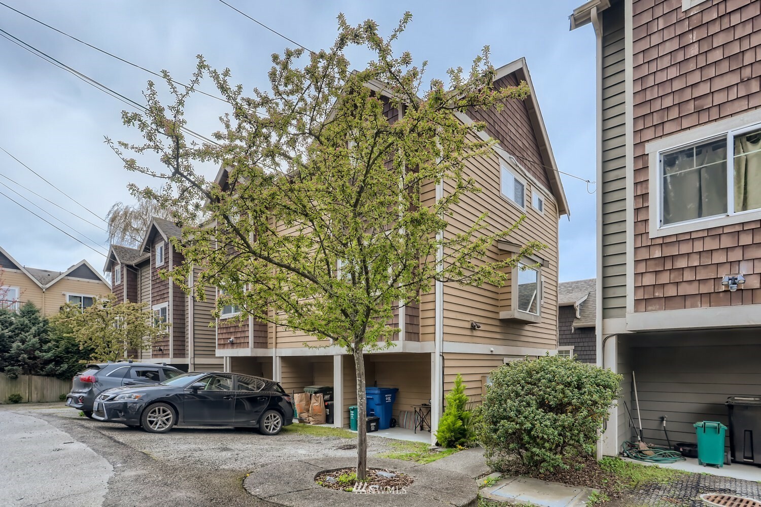 Property Photo: 7114 California Avenue SW C WA 98136