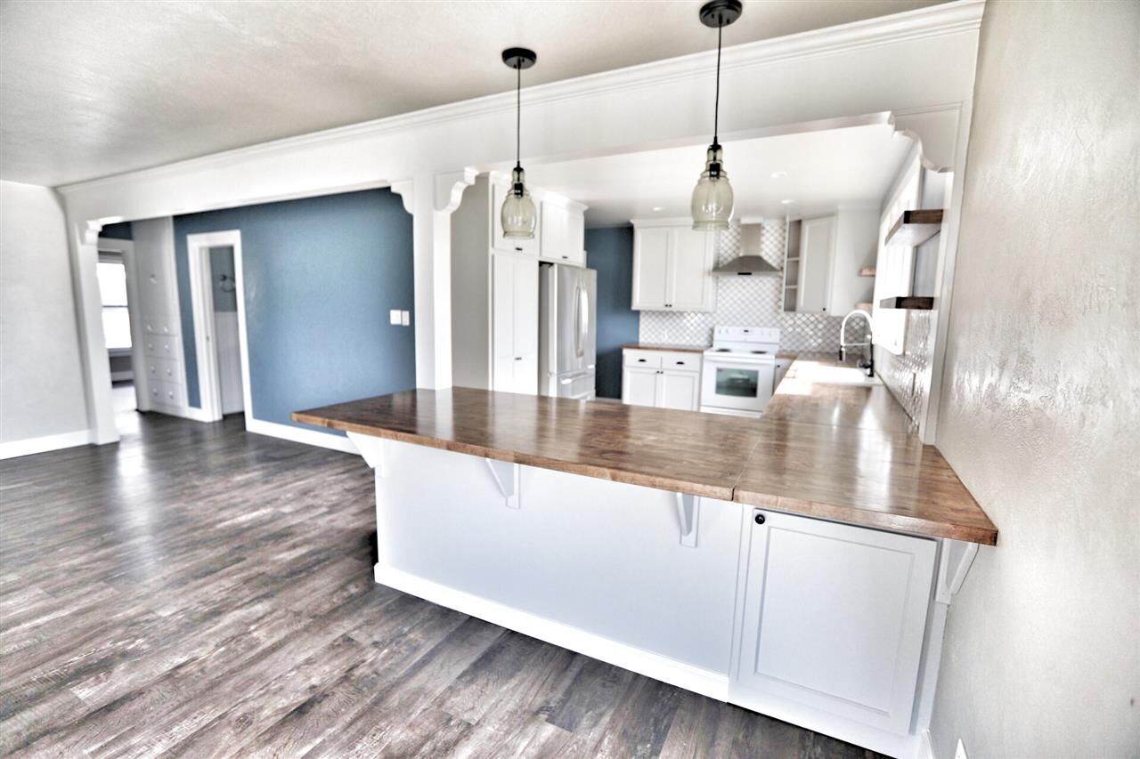 Property Photo: 513 Rockfellow Dr CA 96067