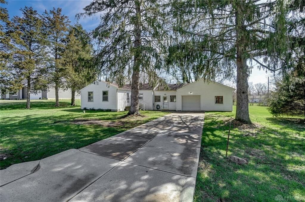 Property Photo: 1300 Wallaby Drive OH 45432