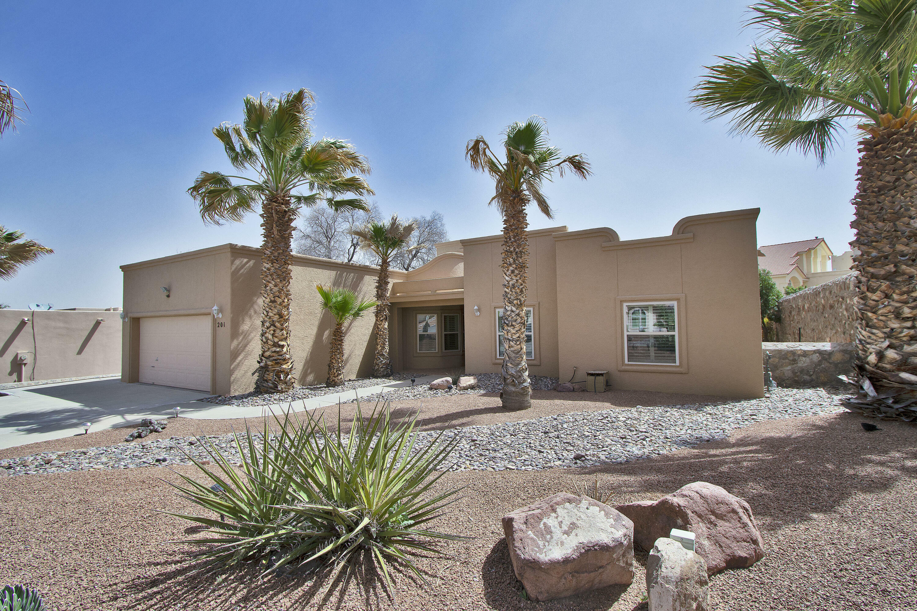 Property Photo:  201 Avenida Mirador  NM 88008 