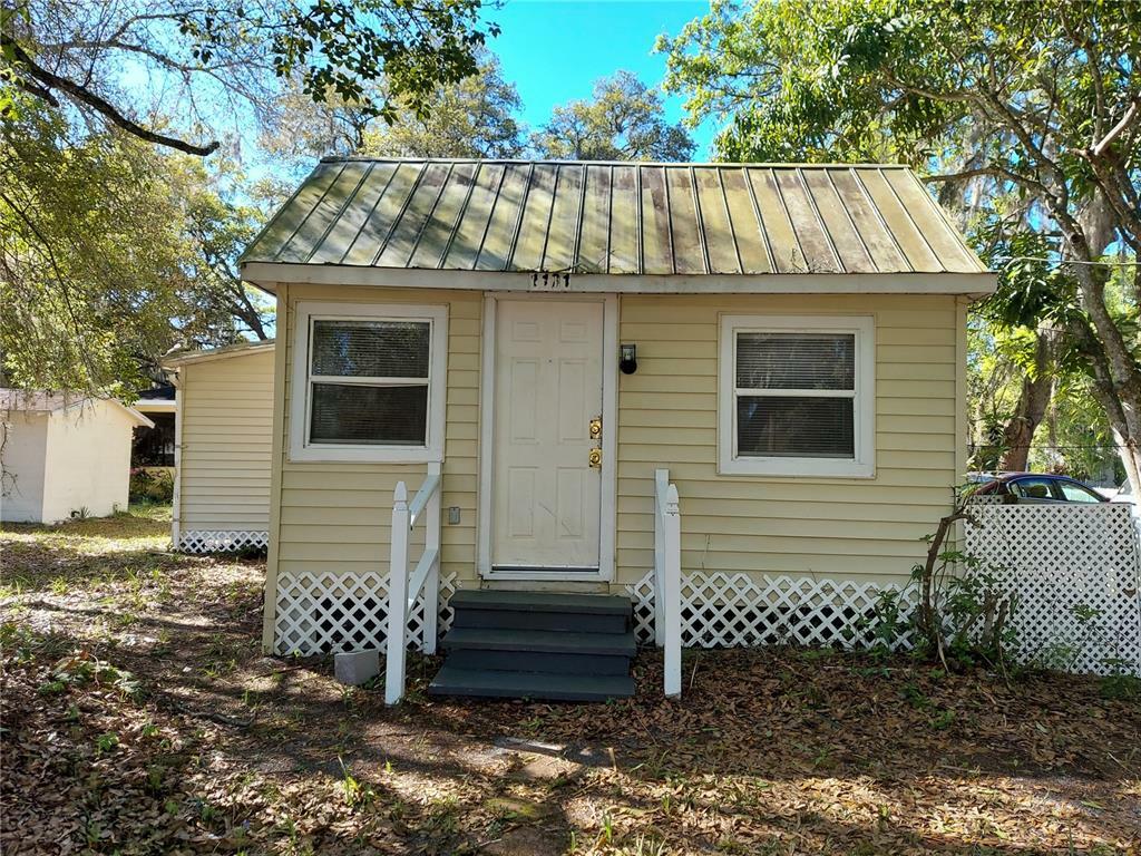 Property Photo:  1101 E 7th Street  FL 32771 