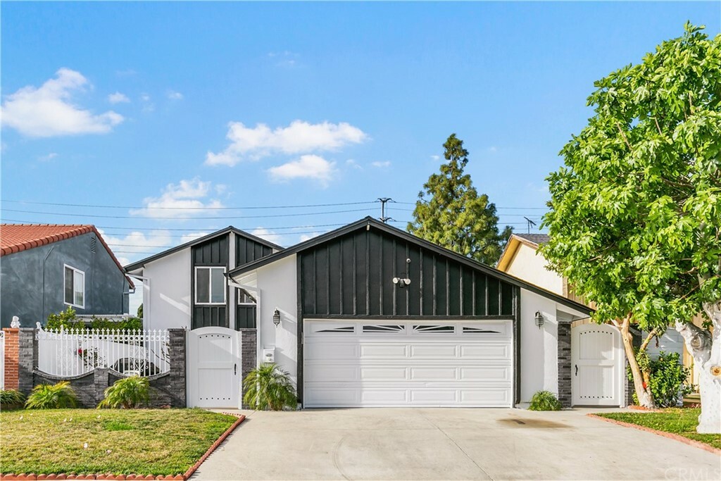 Property Photo: 609 Juniper Avenue CA 92707