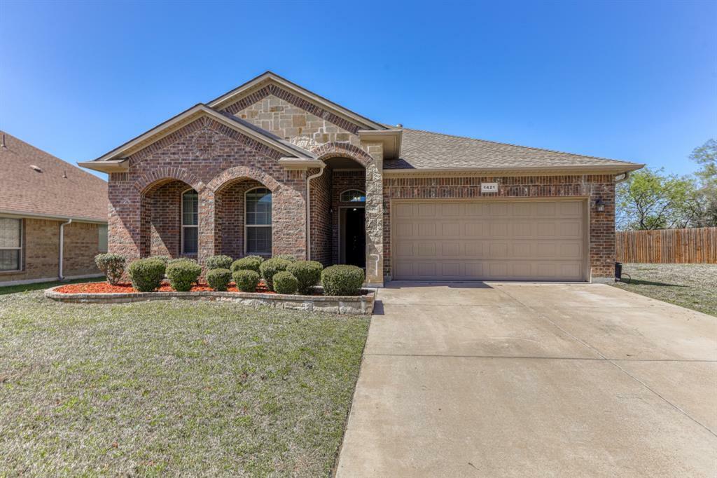 Property Photo:  1421 Deer Hollow Drive  TX 76002 