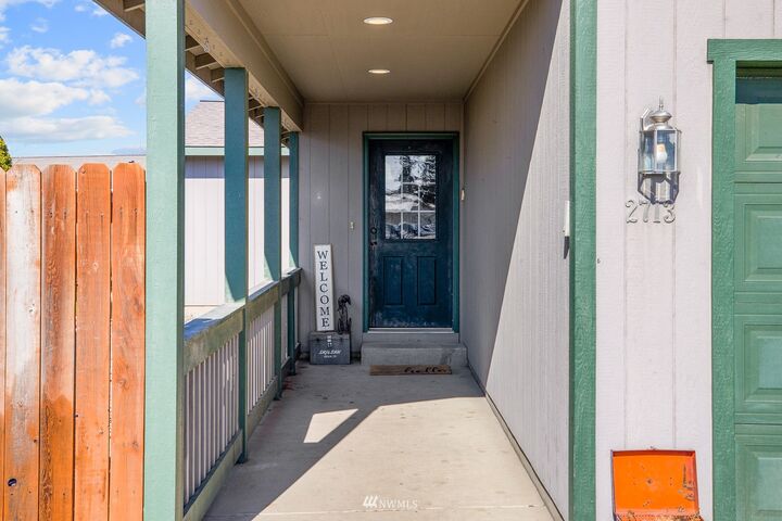 Property Photo: 2713 Canal Street WA 98926