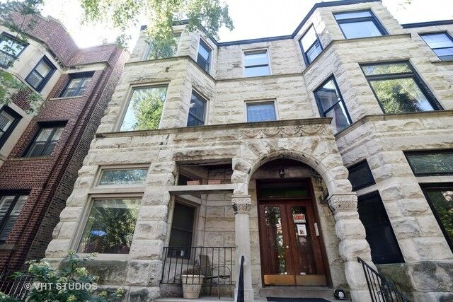 Property Photo: 665 W Cornelia Avenue G IL 60657