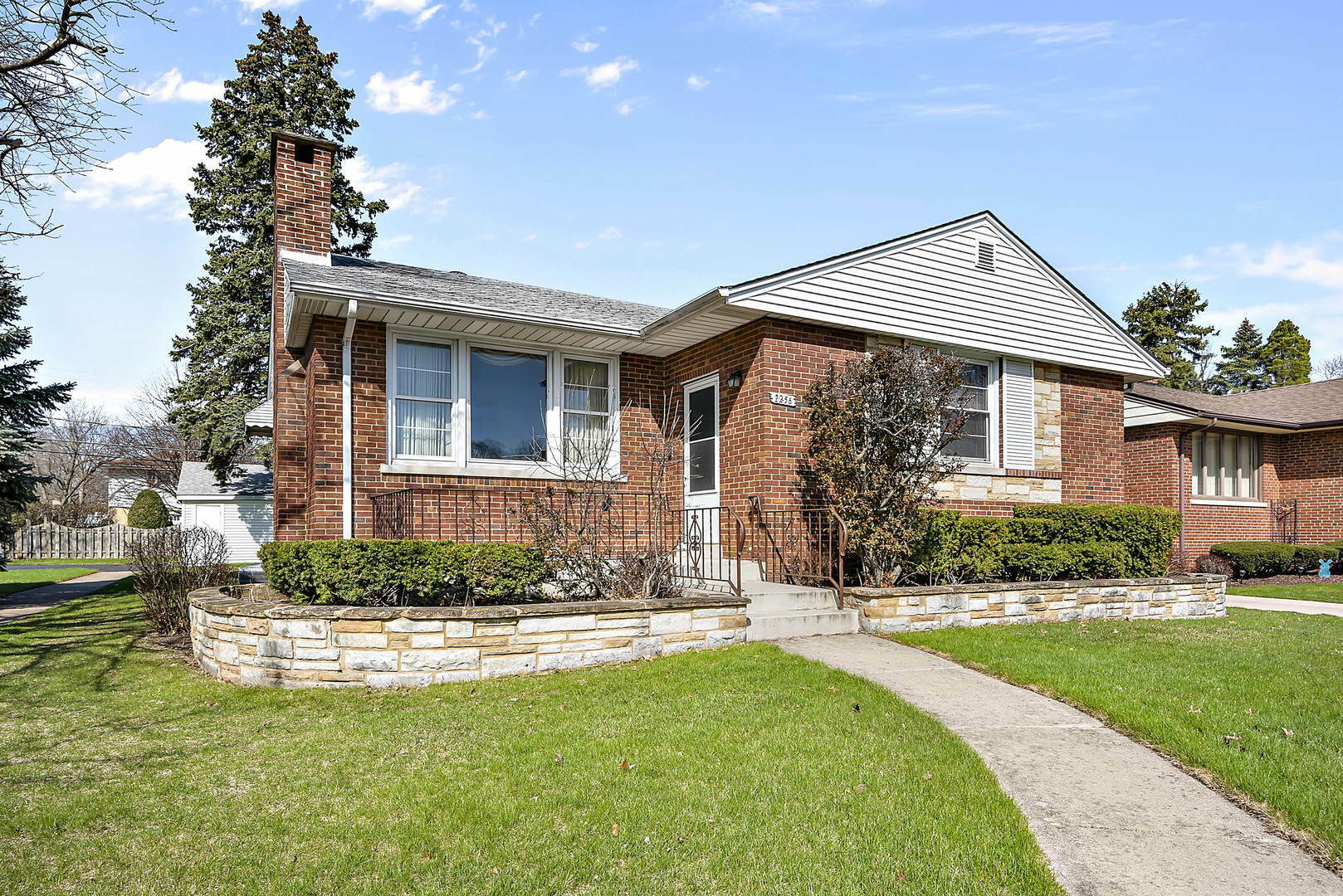 Property Photo:  2256 Sunnyside Avenue  IL 60154 