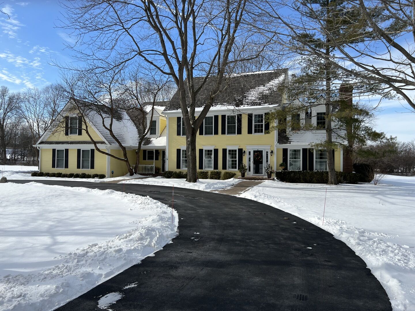 Property Photo: 24058 N Wedgewood Lane IL 60010