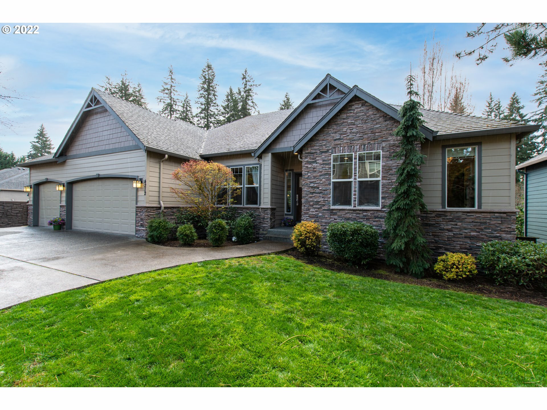 Property Photo:  4212 NE 130th Cir  WA 98686 