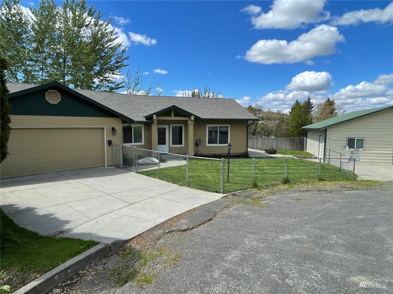 Property Photo:  102 S 8th Street  WA 99328 