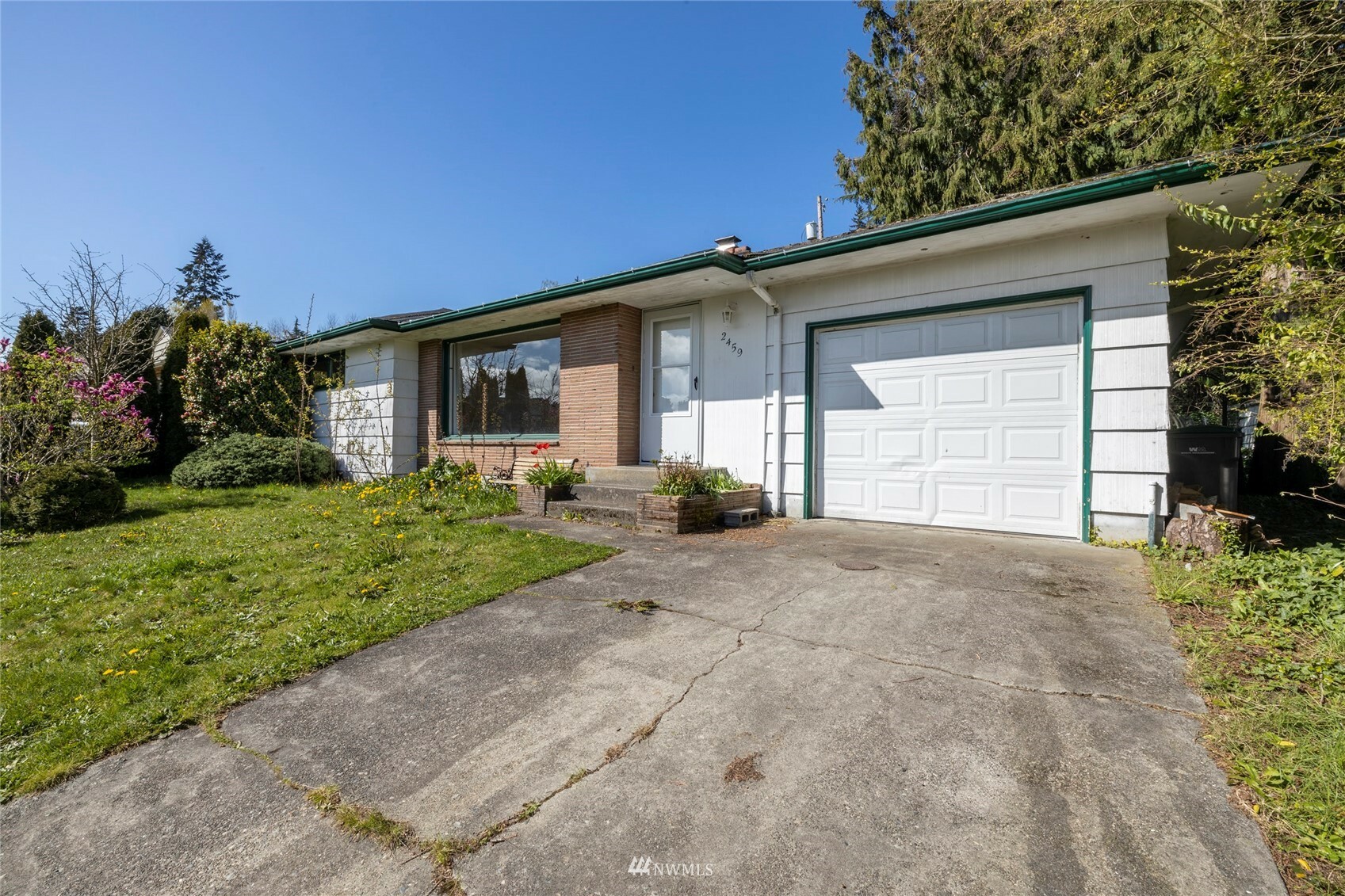 Property Photo:  2459 Veldee Avenue  WA 98312 