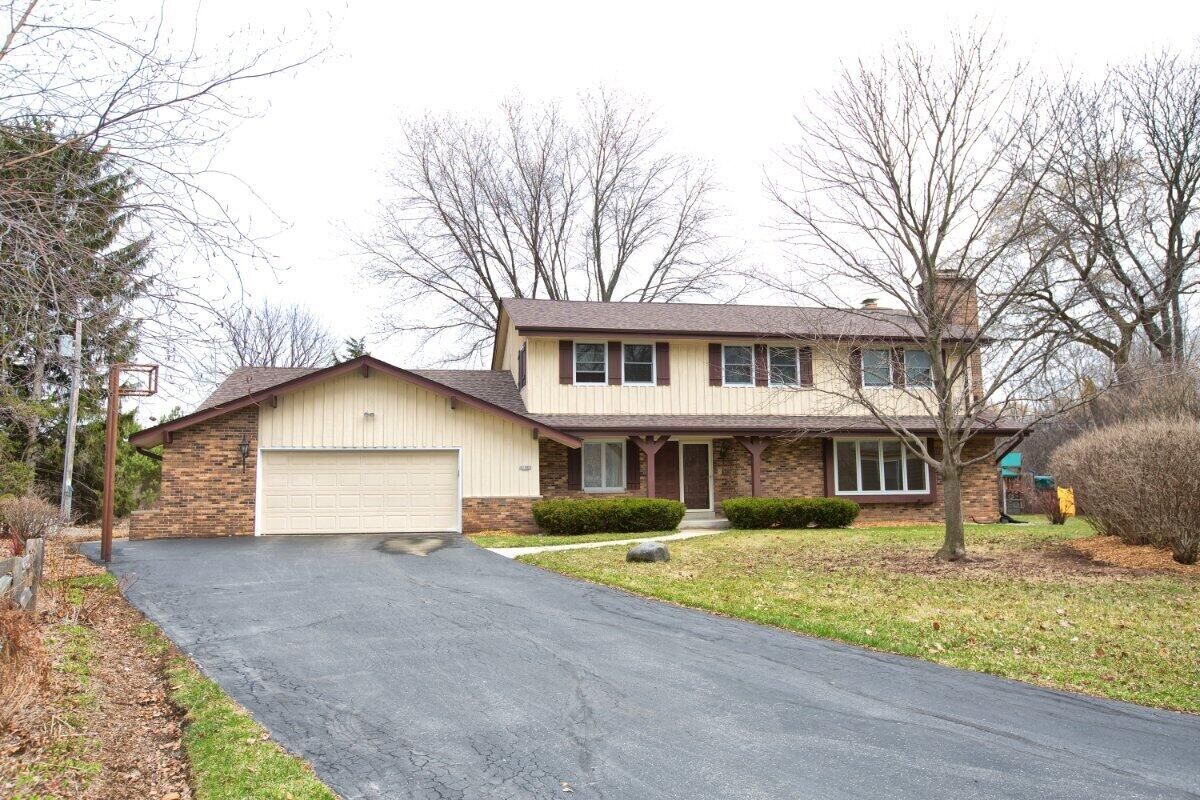 Property Photo: 10332 N Fontainbleau Ct WI 53092