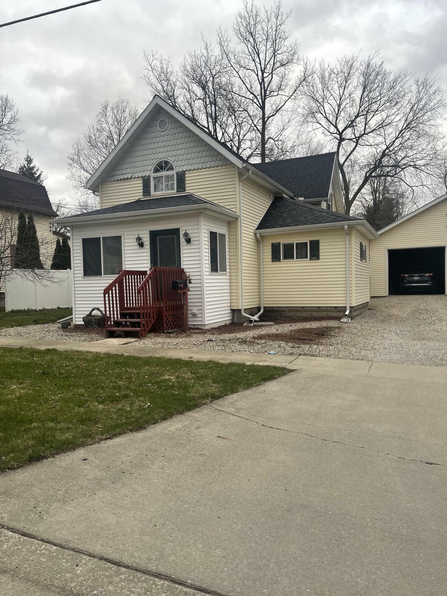 Property Photo:  634 E Washington Street  MI 48846 