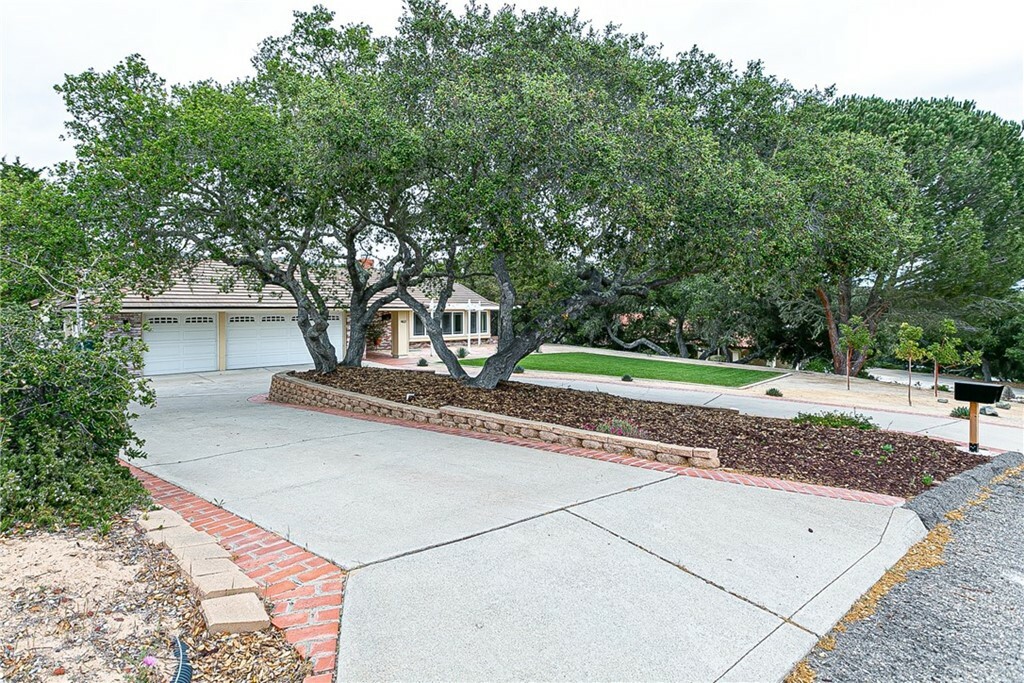 Property Photo: 463 Firestone Way CA 93436