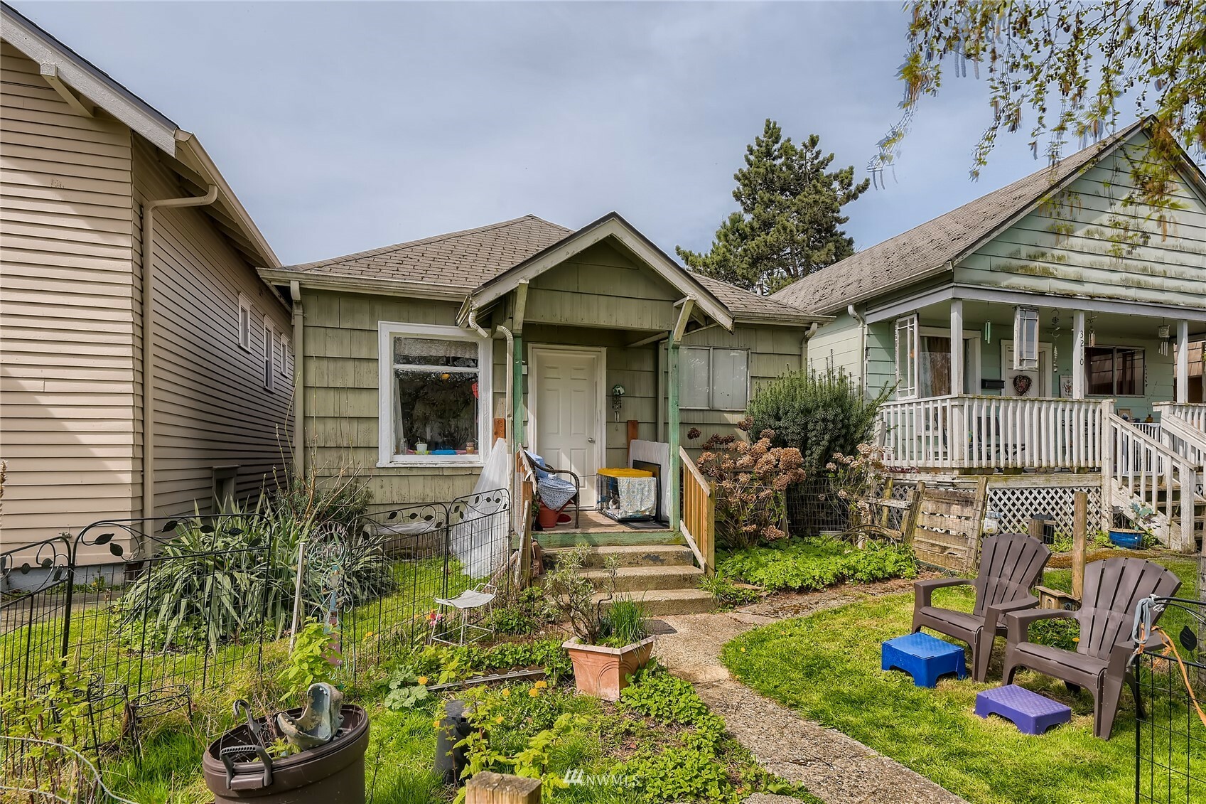 Property Photo: 3212 Oakes Avenue WA 98201