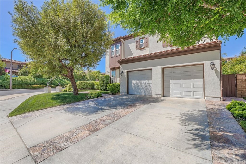 Property Photo: 27121 Cedar Ridge Place CA 91381