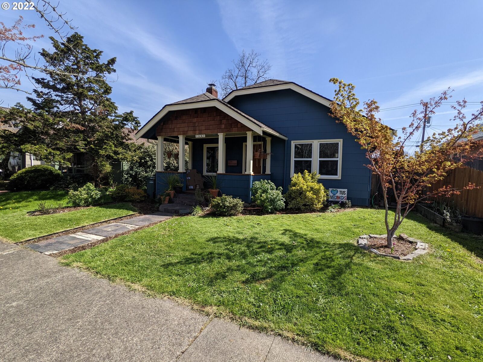 Property Photo: 1537 Charnelton St OR 97401