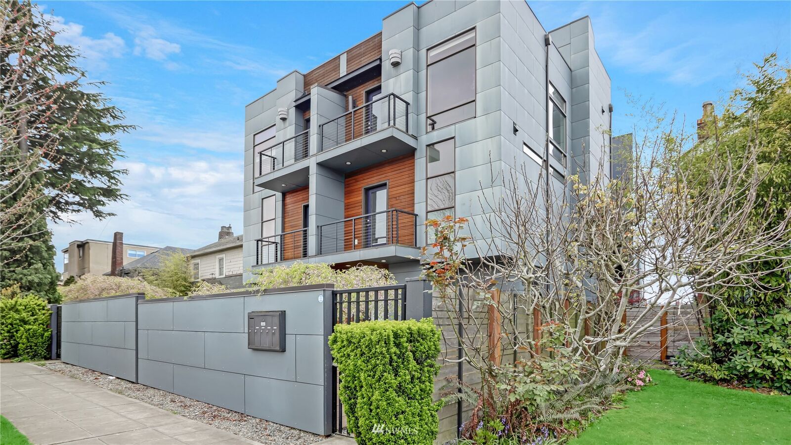 Property Photo:  2617 Boylston Avenue E B  WA 98102 