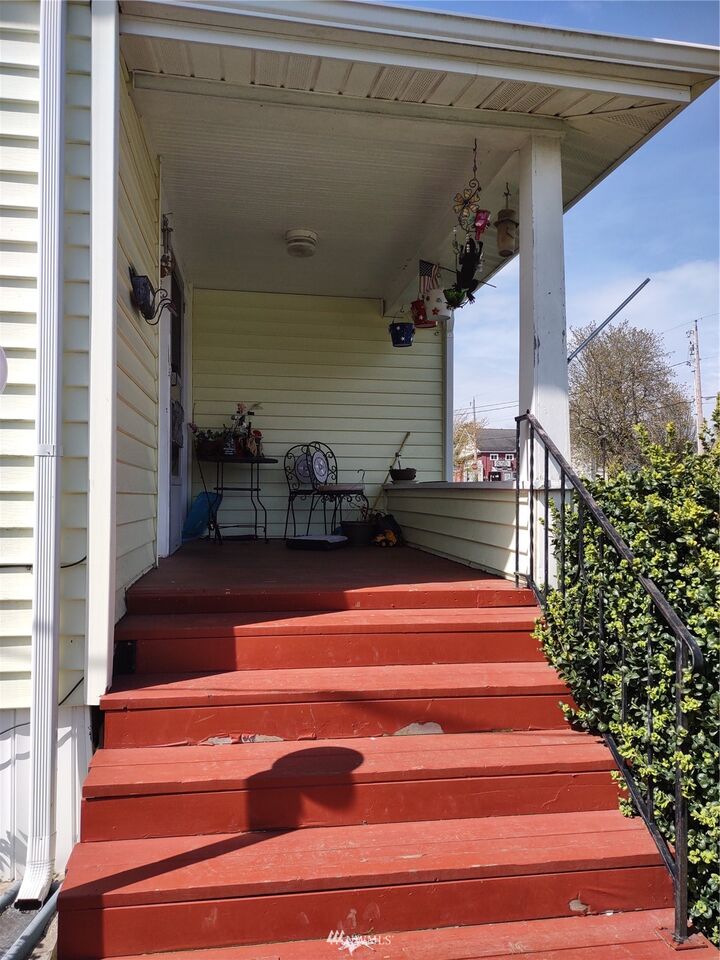 Property Photo:  1207 10th Street  WA 98221 