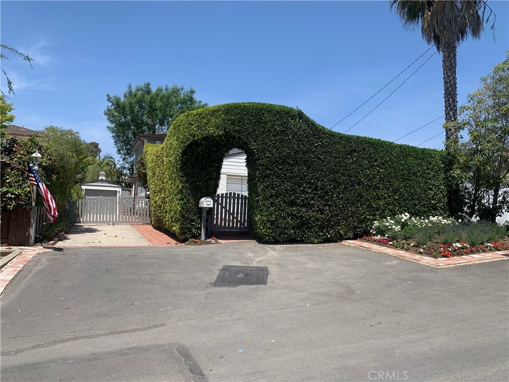 Property Photo:  520 Seaview Street  CA 92651 