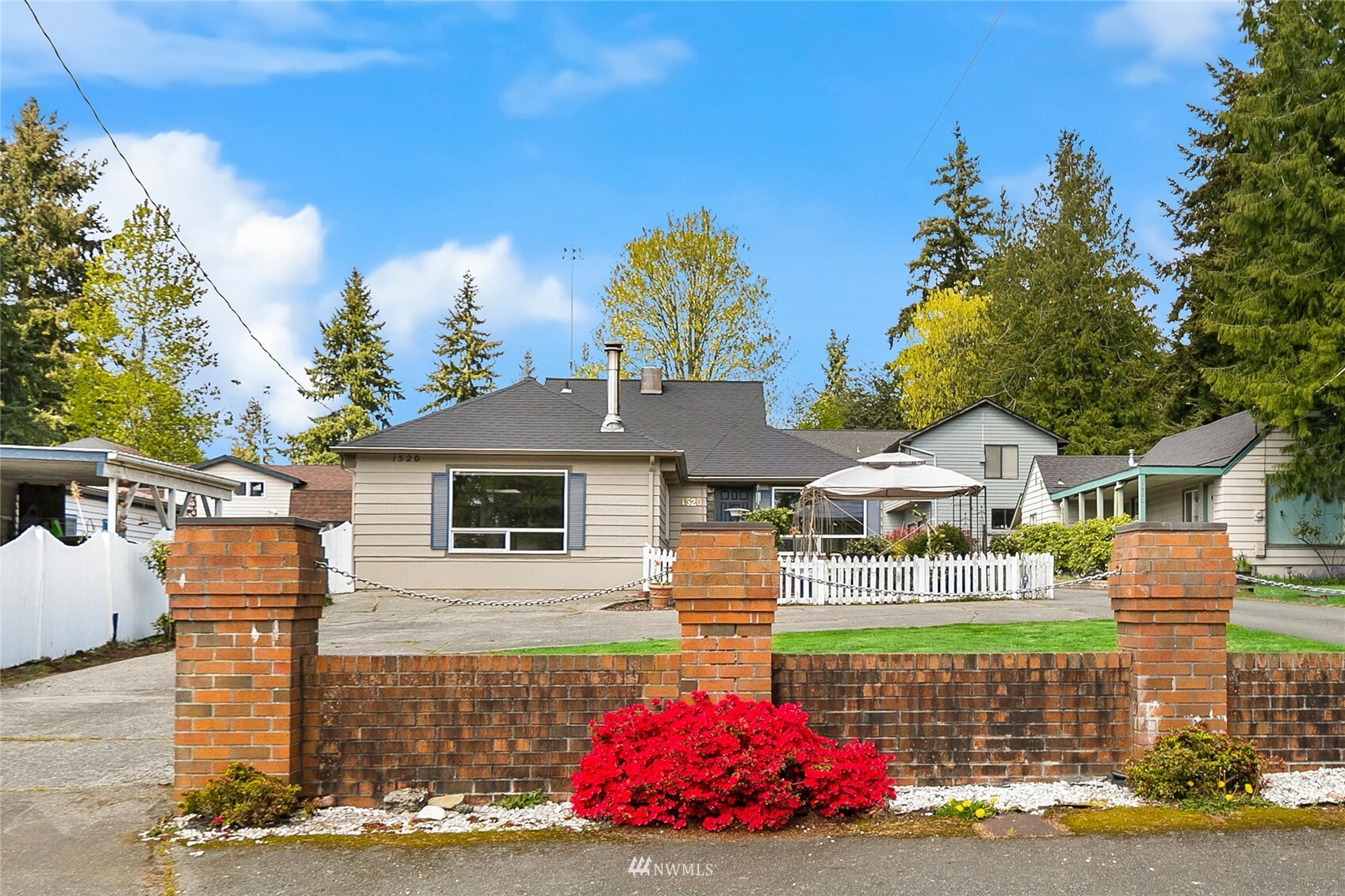 Property Photo: 1520 N 128th Street WA 98133