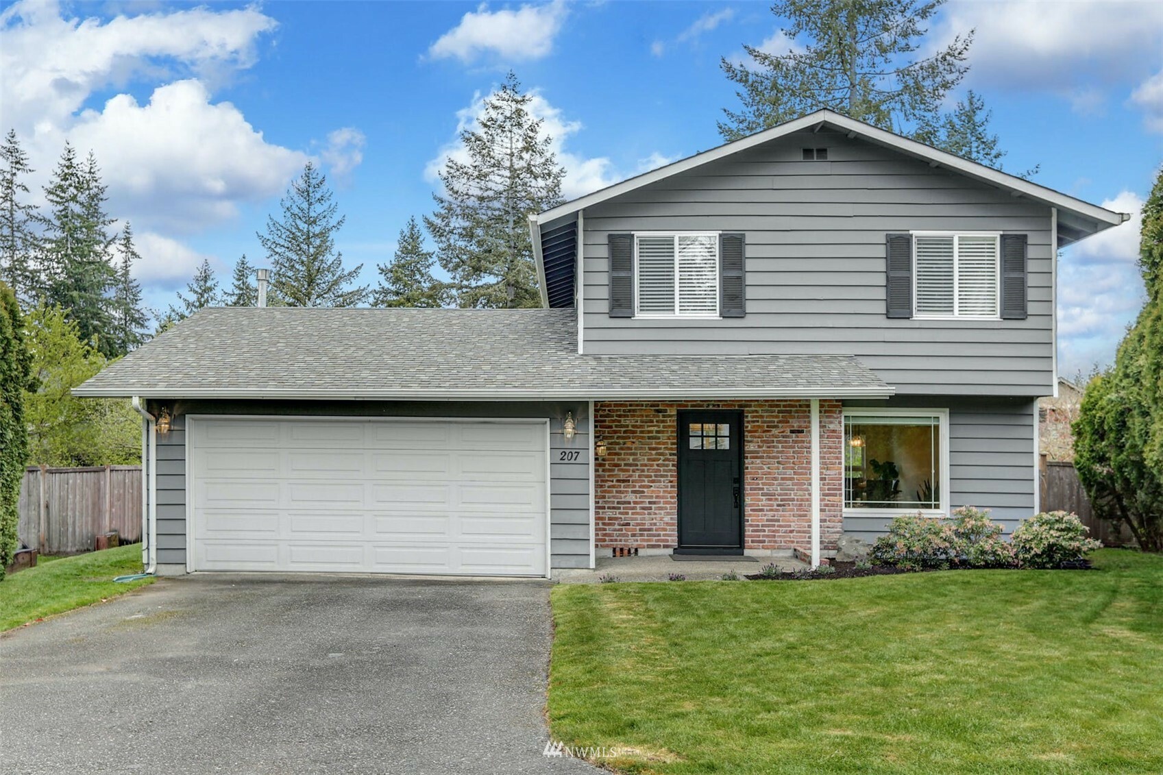 Property Photo:  207 Elma Place SE  WA 98059 