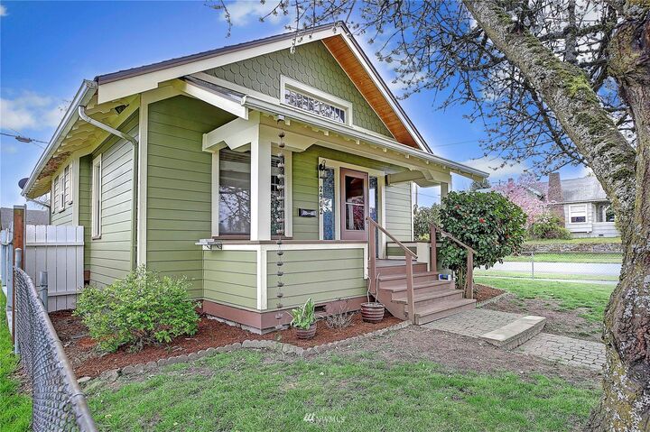 Property Photo: 2902 21st Street WA 98201