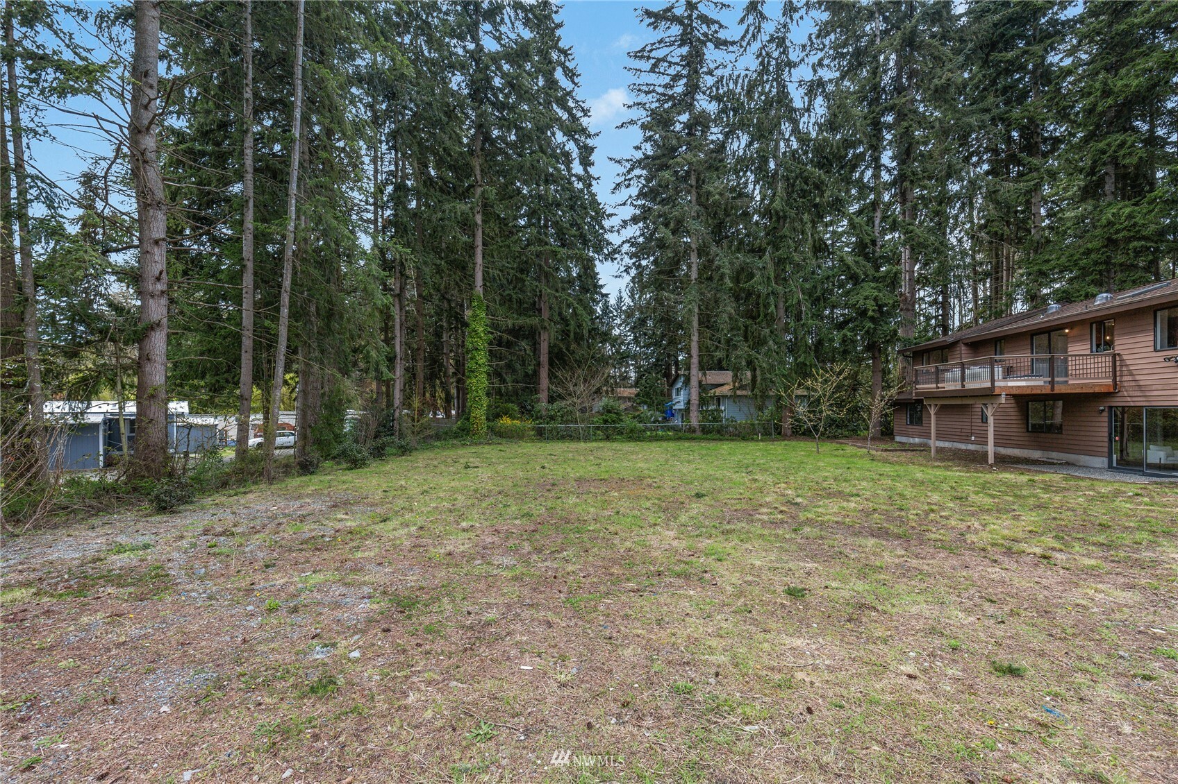 Property Photo:  1 Xxxx 17th Avenue W  WA 98204 