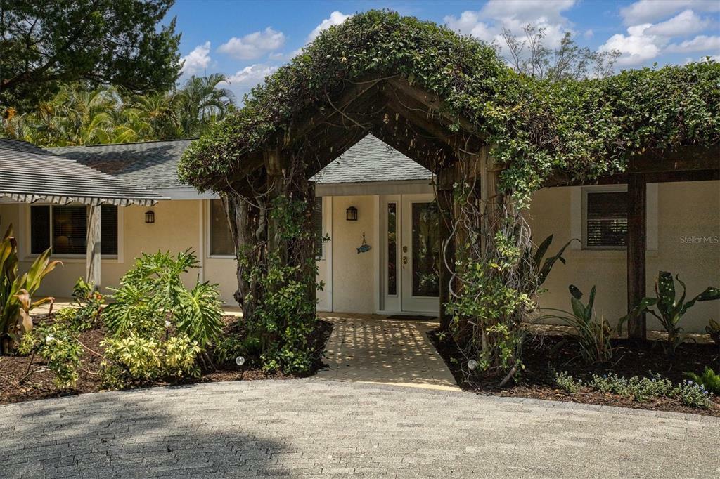 Property Photo: 122 Hammock Road FL 34216