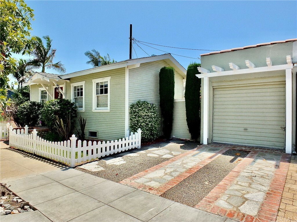 Property Photo:  4208 E 6th St.  CA 90814 